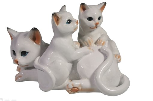 Фигура декоративная Кошка с котятами цвет: белый глянец L17W12H11 см - фото 173685