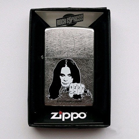 Широкая зажигалка Zippo Ozzy Ozborne 207 - фото 282672