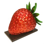 Фигура декоративная Клубника на платформе L47W42H39см