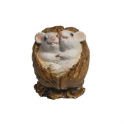 Фигурка декоративная Белые крыски в орешке (акрил) L5 W4 H4 см