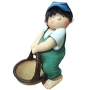 Фигура декоративная Мальчик с корзиной Н38см