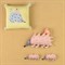 Погремушка из хлопка с деревянным держателем Ежик ugo из коллекции tiny world 14х11 см - фото 363621